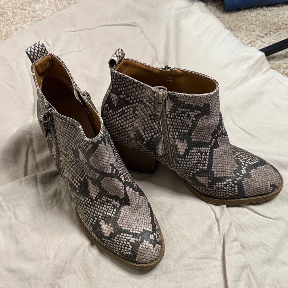Universal Thread Snakeskin Pattern Ankle Boots